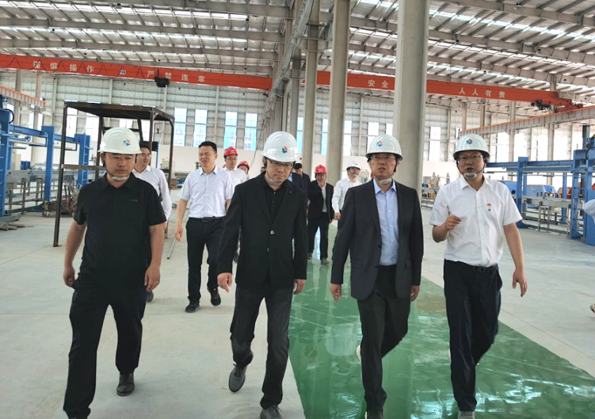 四川省宜宾市南溪区委书记刘刚一行莅临远东宜宾智能产业园调研指导