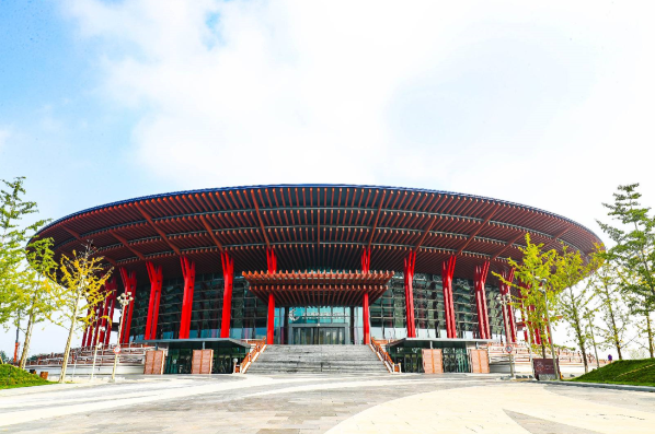 从伟大时代走向光明未来